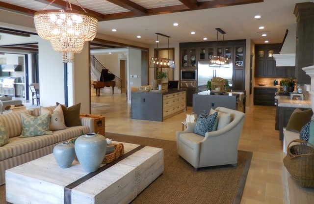 spacious and uncluttered living area for home sales