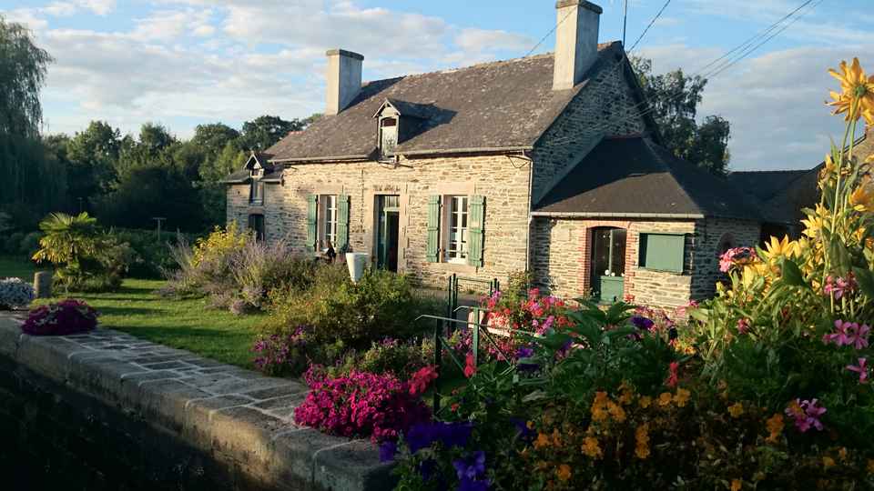 Breton-stone-house Breton-stone-house